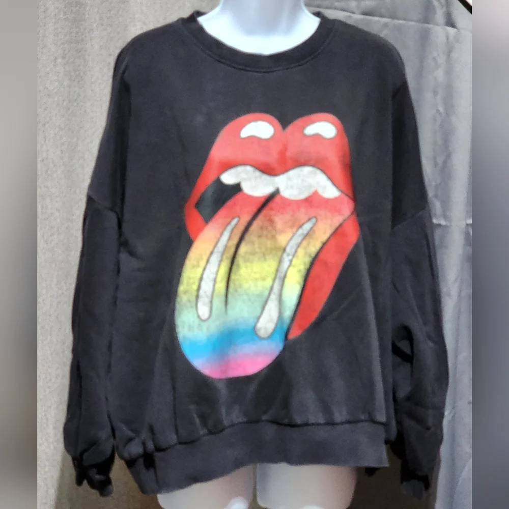 🌼7/13 SOLD•H&M Rolling Stones Mouth Black Pullover Sweater Large - Picture 2 of 5